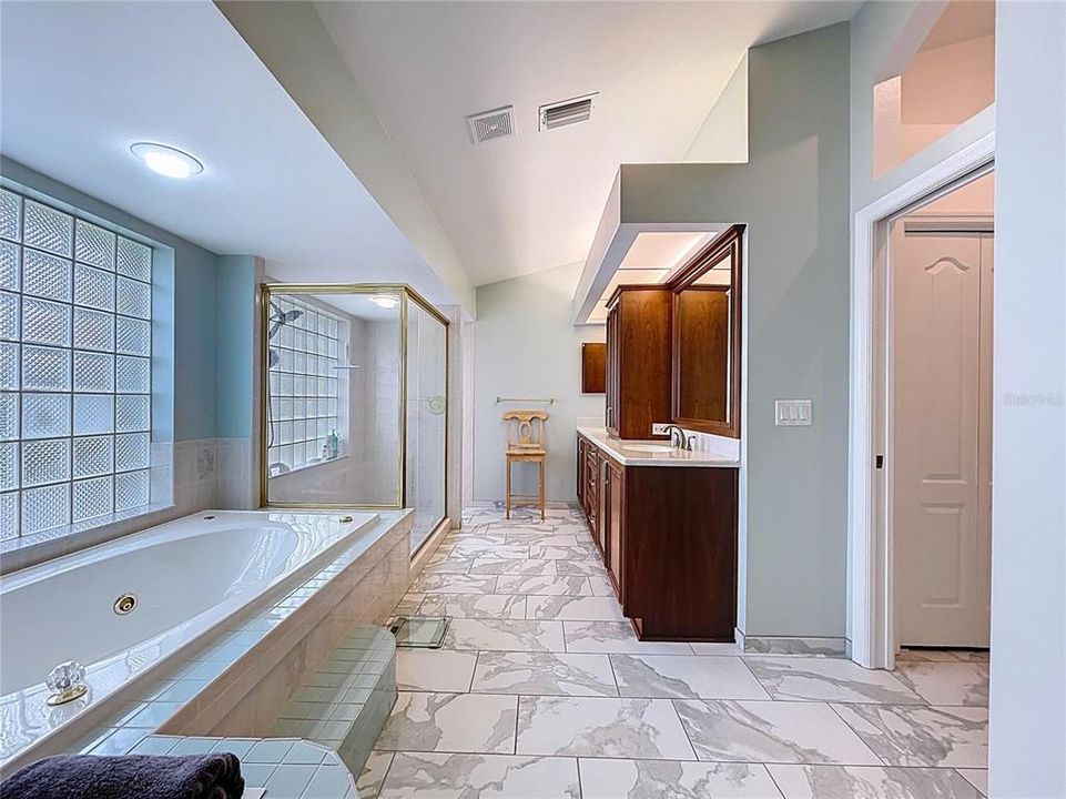 For Sale: $440,000 (3 beds, 2 baths, 2403 Square Feet)