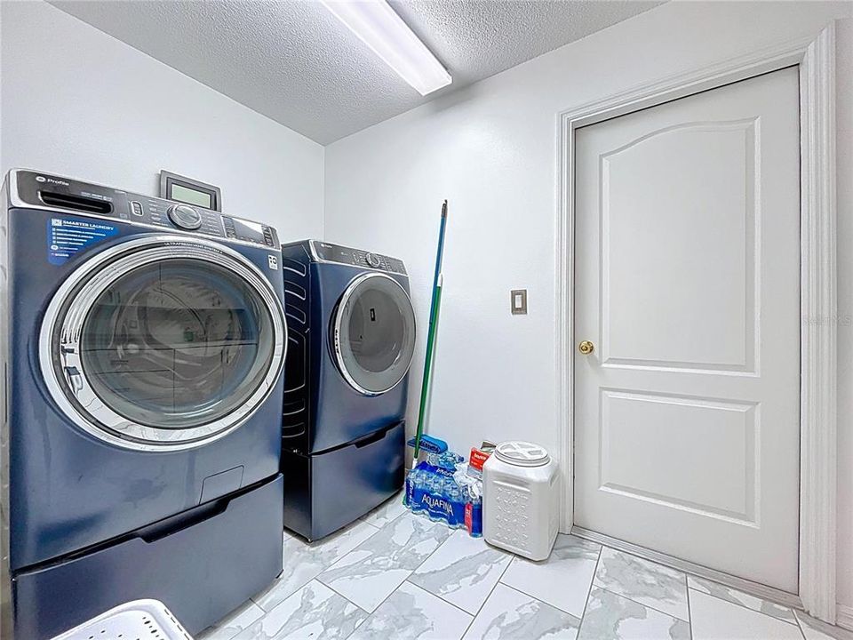 For Sale: $440,000 (3 beds, 2 baths, 2403 Square Feet)