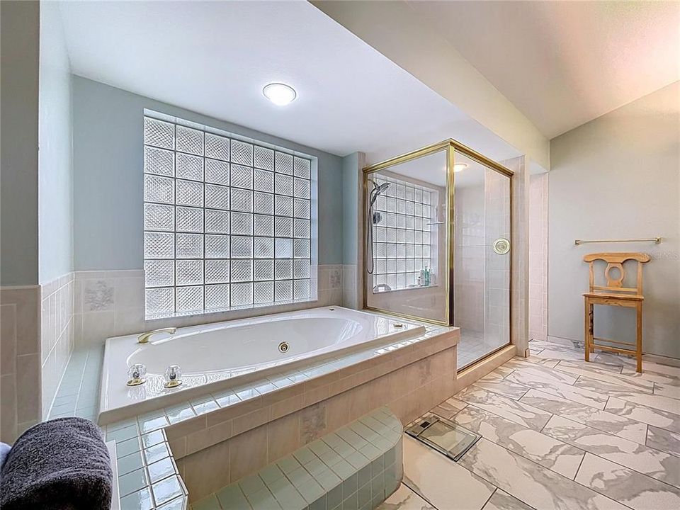 For Sale: $440,000 (3 beds, 2 baths, 2403 Square Feet)