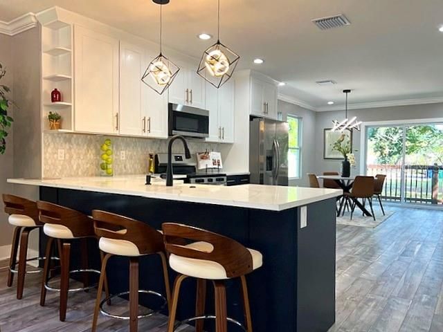 For Sale: $550,000 (3 beds, 2 baths, 1497 Square Feet)