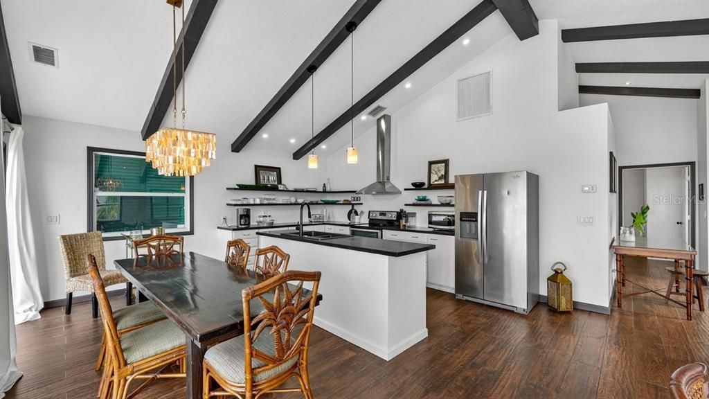 En Venta: $949,000 (3 camas, 3 baños, 1751 Pies cuadrados)