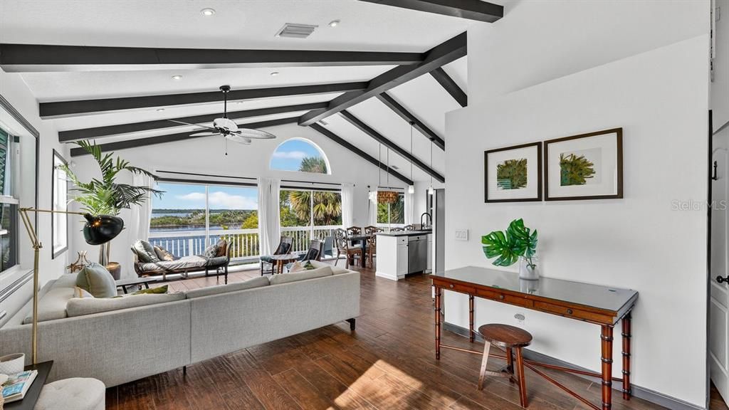 En Venta: $949,000 (3 camas, 3 baños, 1751 Pies cuadrados)