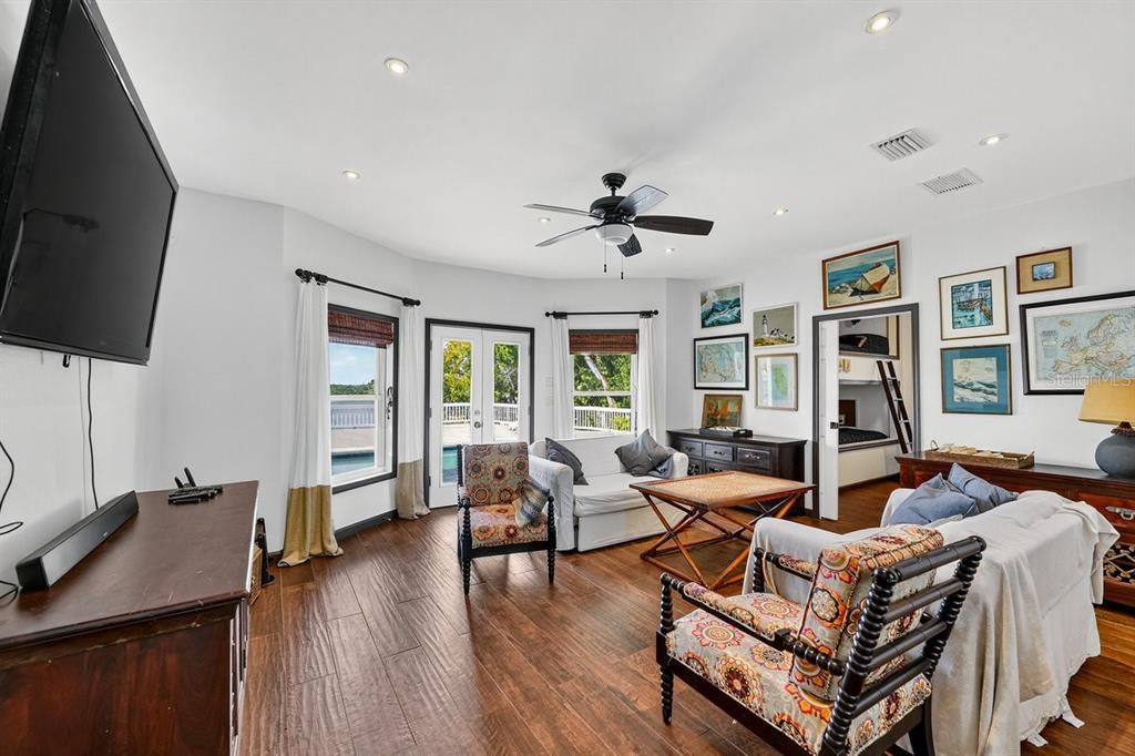 En Venta: $949,000 (3 camas, 3 baños, 1751 Pies cuadrados)