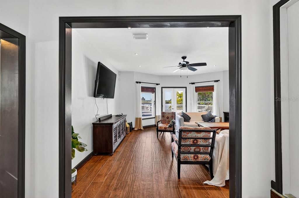 En Venta: $949,000 (3 camas, 3 baños, 1751 Pies cuadrados)