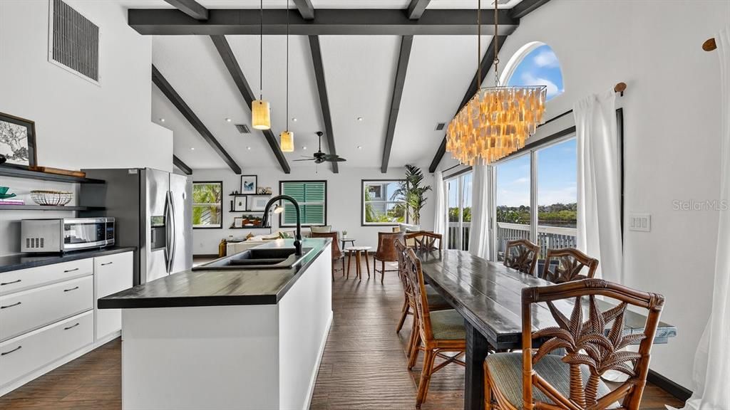 En Venta: $949,000 (3 camas, 3 baños, 1751 Pies cuadrados)