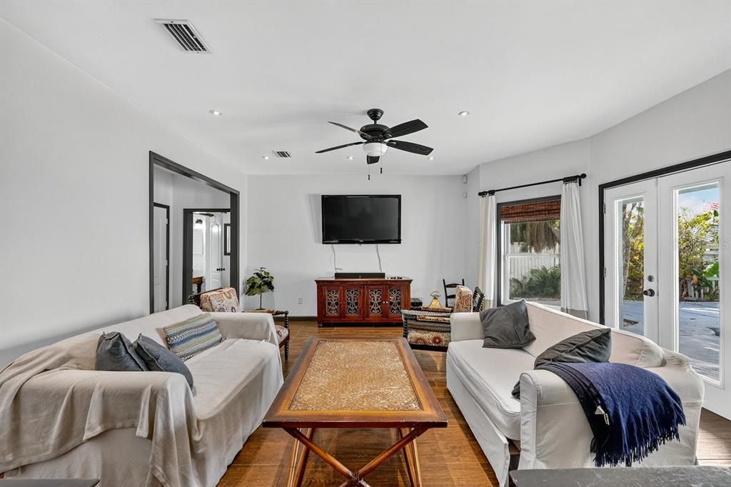 En Venta: $949,000 (3 camas, 3 baños, 1751 Pies cuadrados)