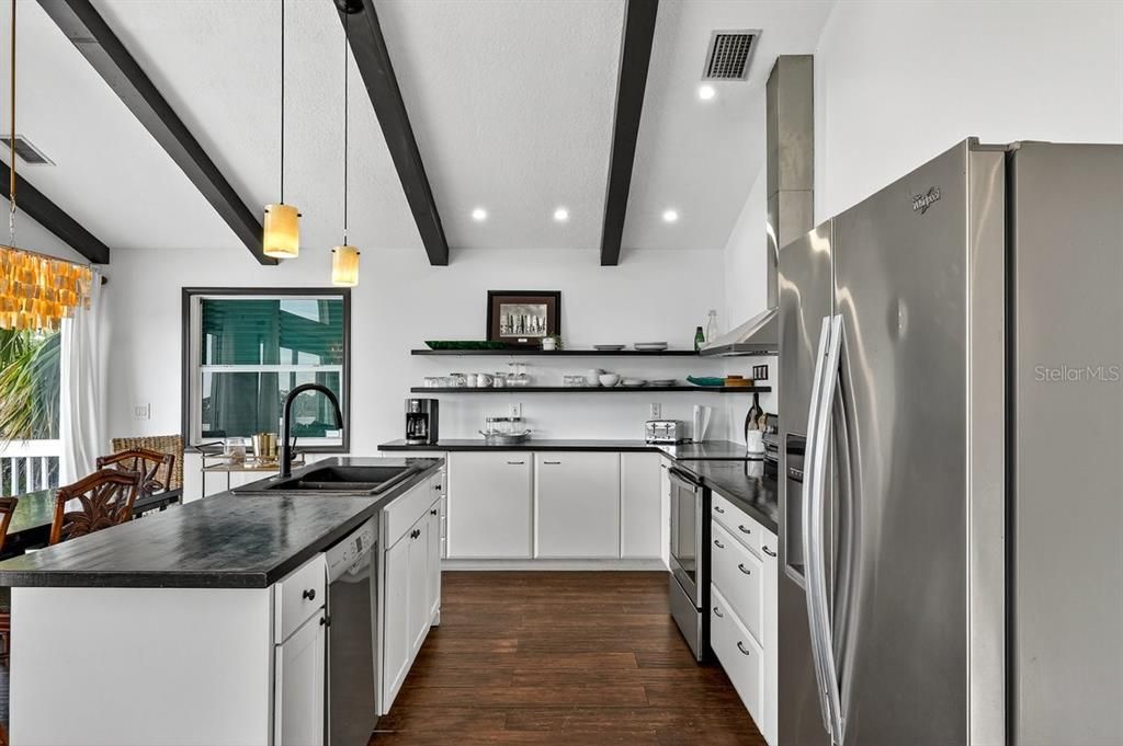 En Venta: $949,000 (3 camas, 3 baños, 1751 Pies cuadrados)