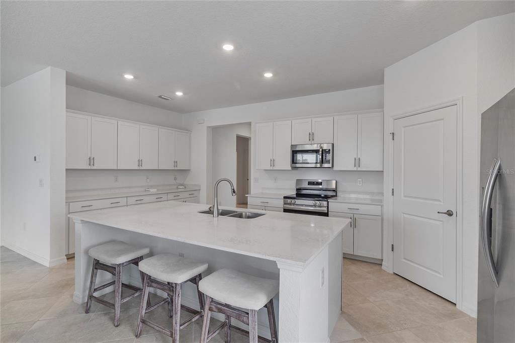 待售: $615,000 (3 贝兹, 3 浴室, 2214 平方英尺)