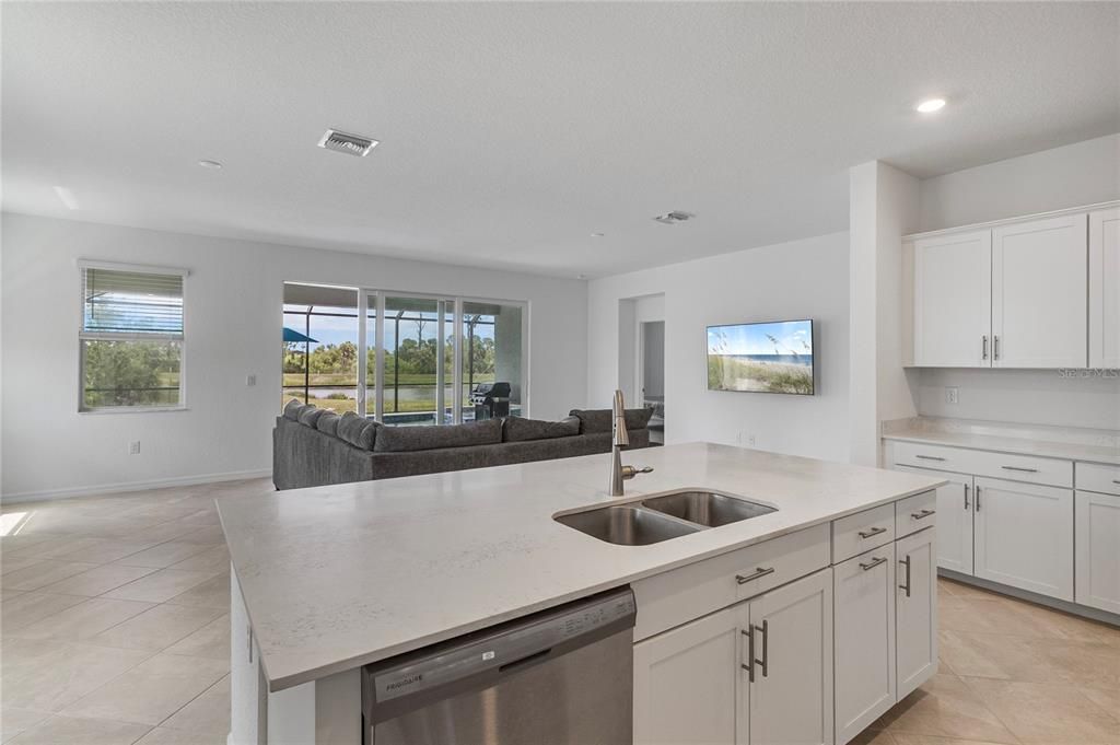 待售: $615,000 (3 贝兹, 3 浴室, 2214 平方英尺)