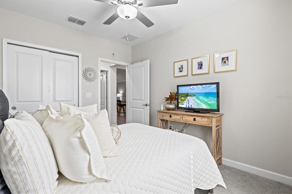 待售: $299,900 (2 贝兹, 2 浴室, 1406 平方英尺)