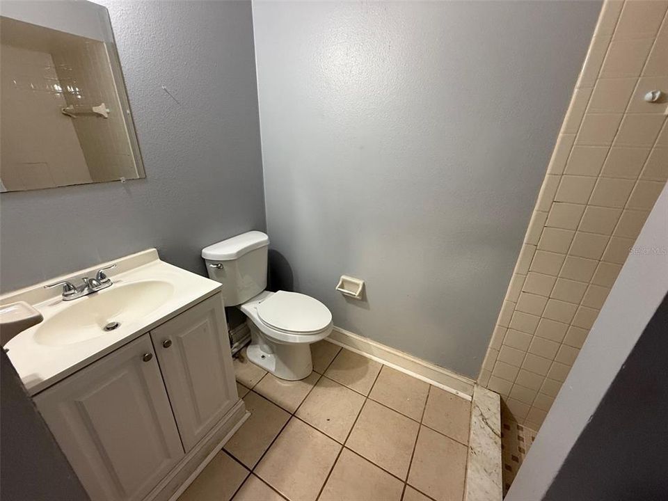 For Sale: $235,000 (2 beds, 2 baths, 924 Square Feet)