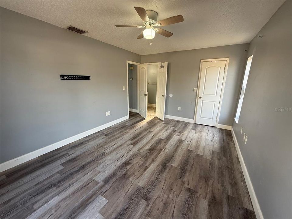 For Sale: $235,000 (2 beds, 2 baths, 924 Square Feet)