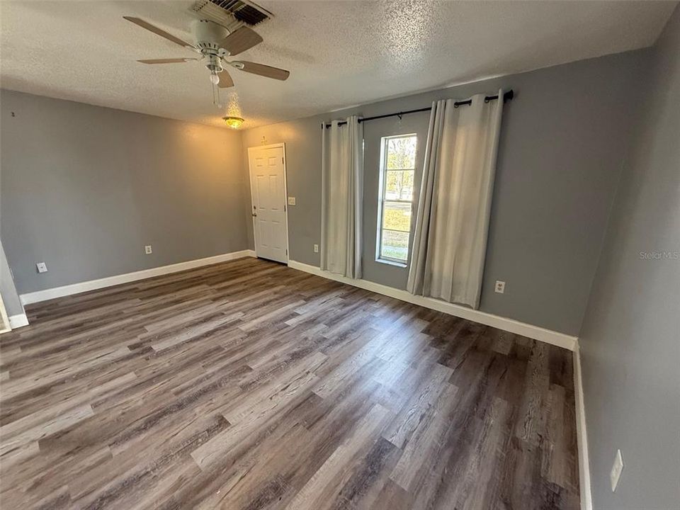 For Sale: $235,000 (2 beds, 2 baths, 924 Square Feet)