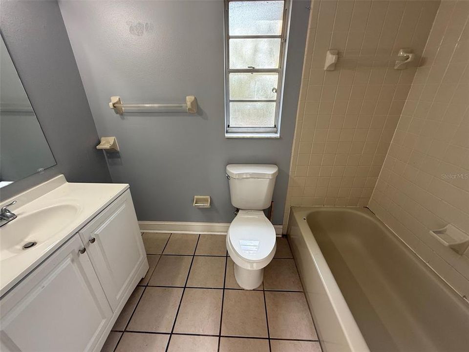 For Sale: $235,000 (2 beds, 2 baths, 924 Square Feet)