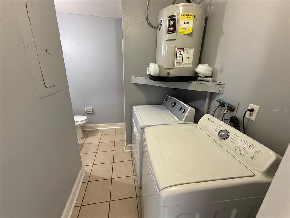 For Sale: $235,000 (2 beds, 2 baths, 924 Square Feet)