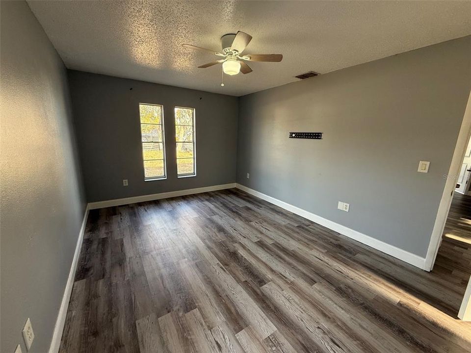 For Sale: $235,000 (2 beds, 2 baths, 924 Square Feet)