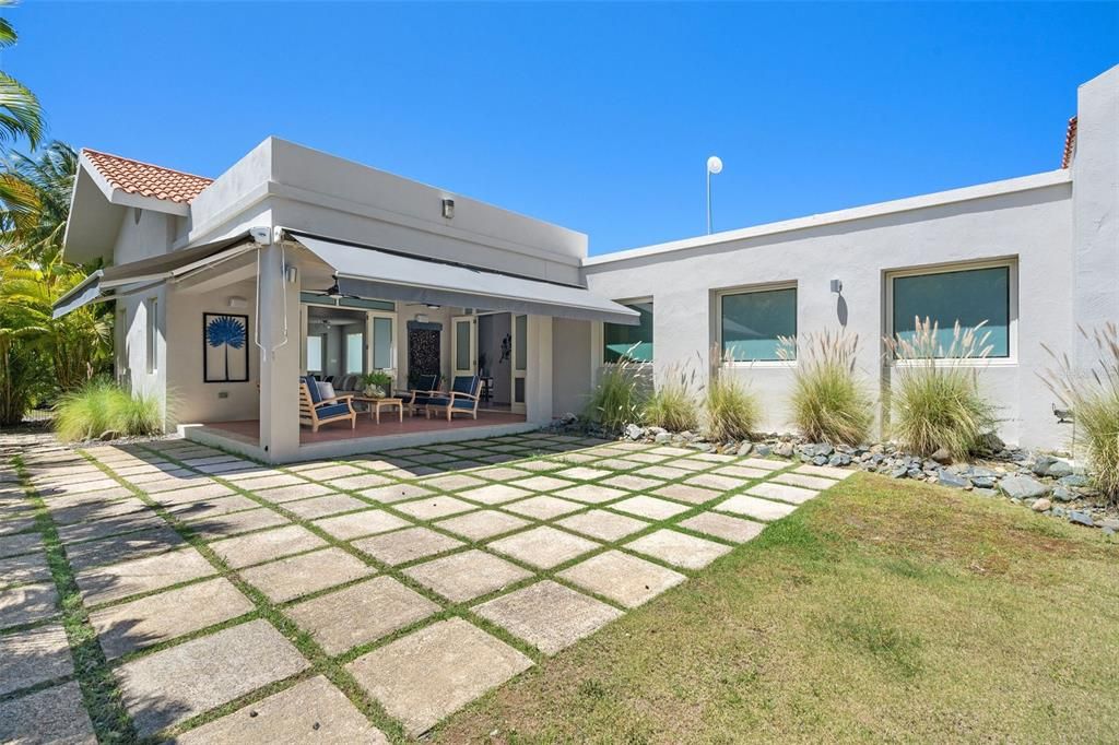 For Rent: $17,500 (4 beds, 4 baths, 3900 Square Feet)