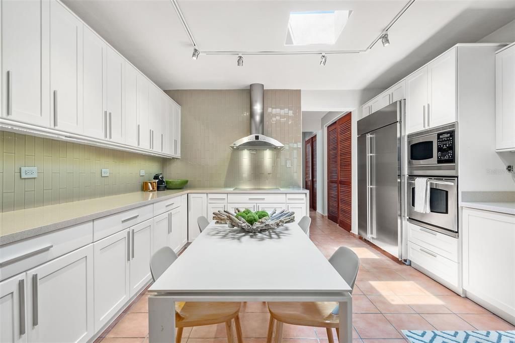 For Rent: $17,500 (4 beds, 4 baths, 3900 Square Feet)