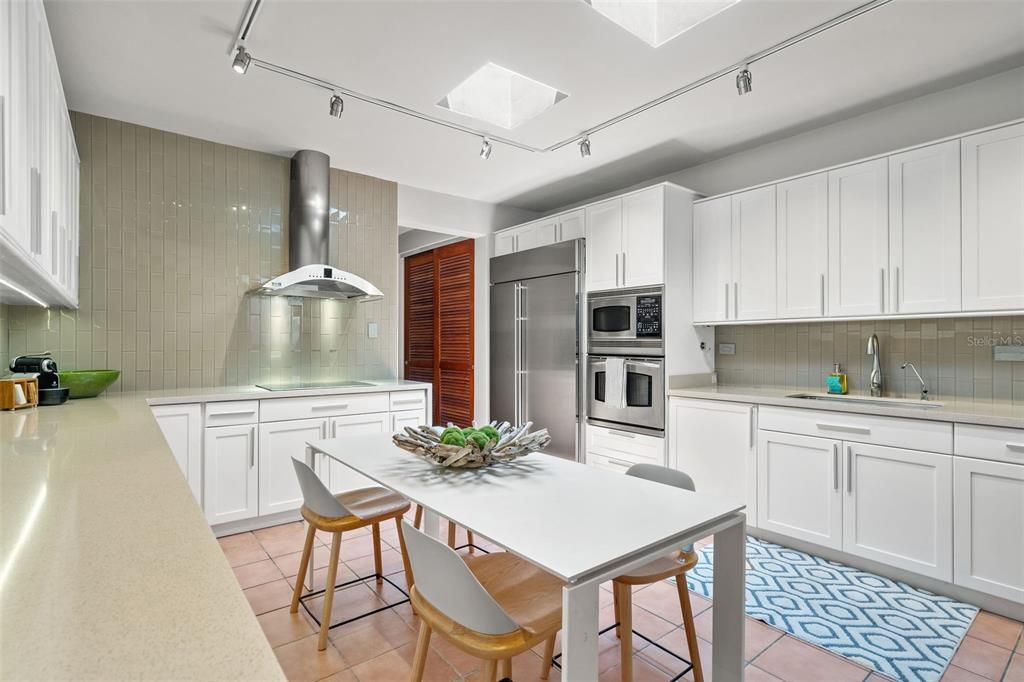 For Rent: $17,500 (4 beds, 4 baths, 3900 Square Feet)