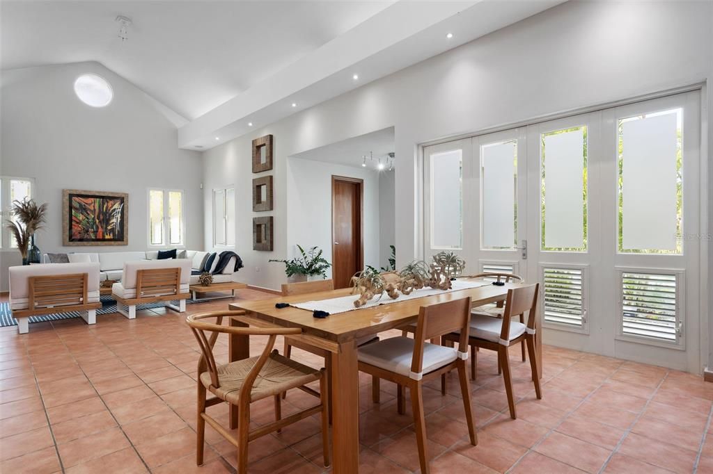 For Rent: $17,500 (4 beds, 4 baths, 3900 Square Feet)