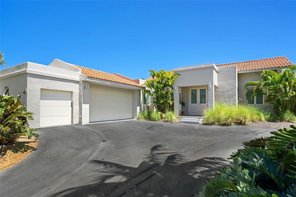 For Rent: $17,500 (4 beds, 4 baths, 3900 Square Feet)