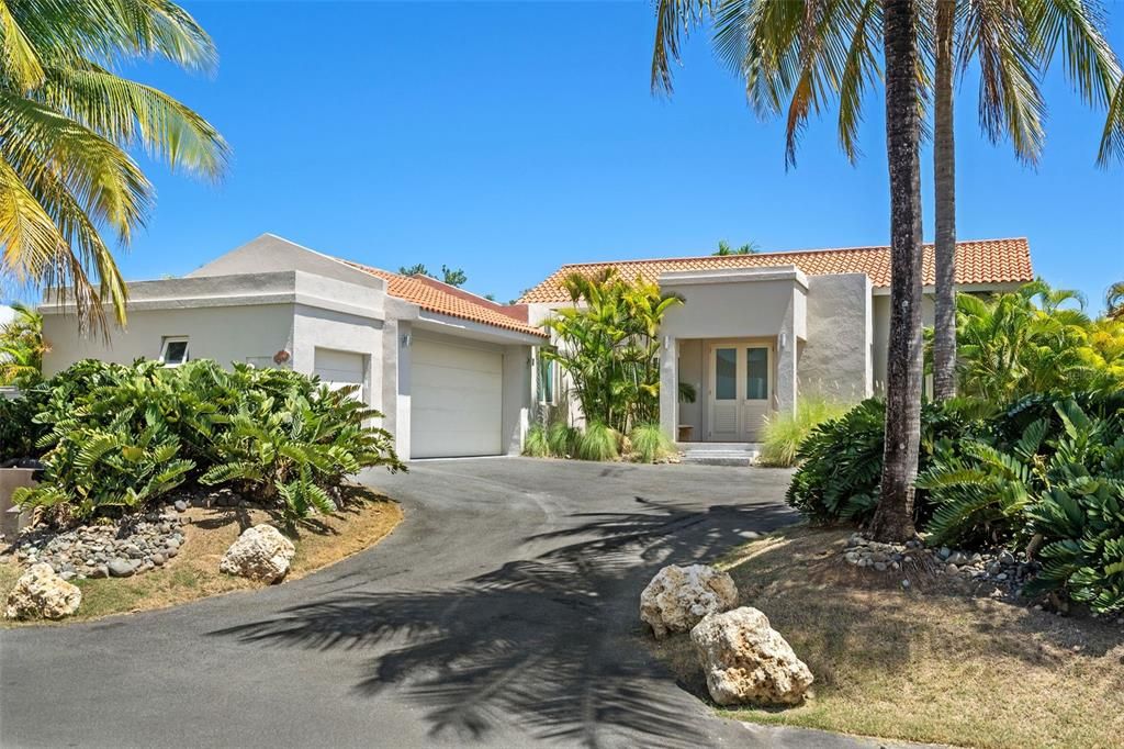 For Rent: $17,500 (4 beds, 4 baths, 3900 Square Feet)