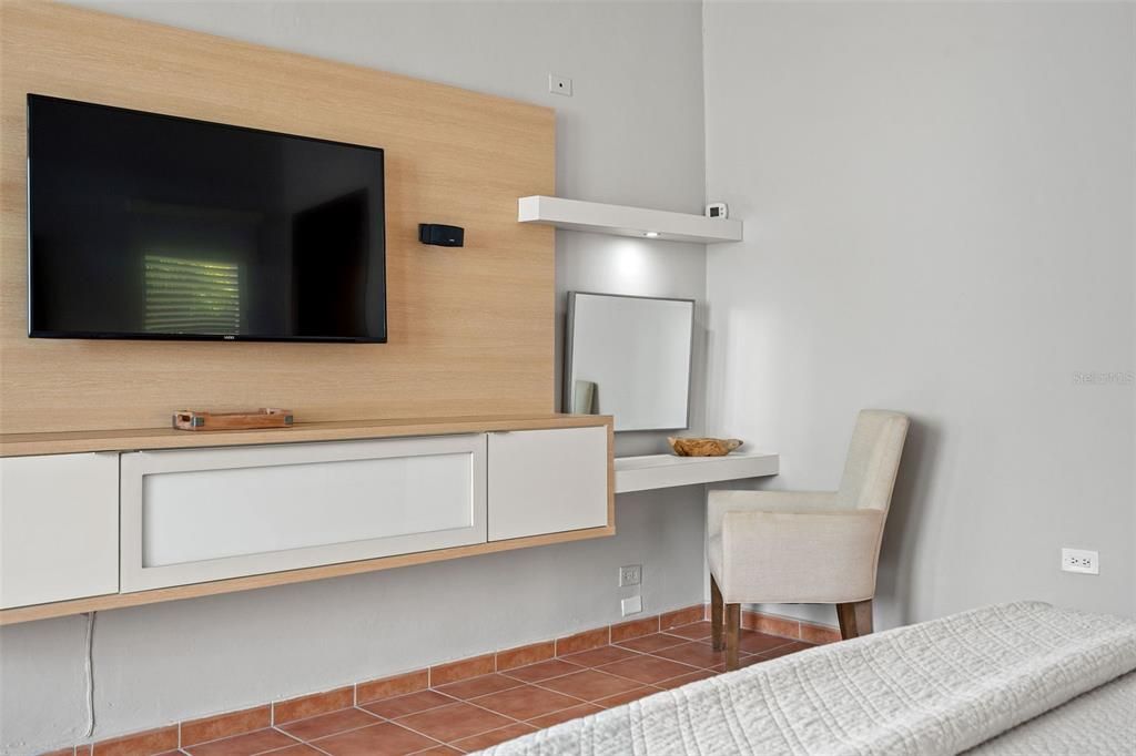 For Rent: $17,500 (4 beds, 4 baths, 3900 Square Feet)