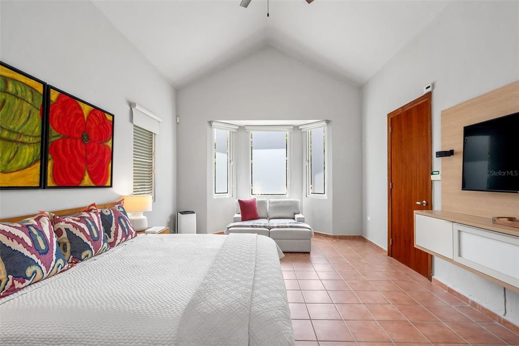 For Rent: $17,500 (4 beds, 4 baths, 3900 Square Feet)