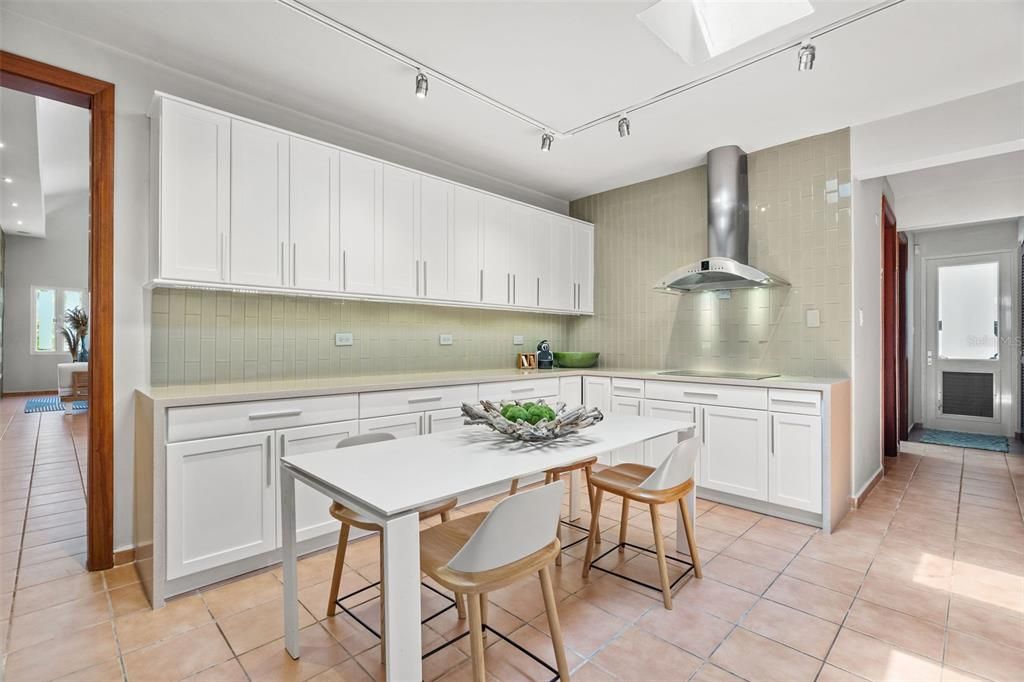 For Rent: $17,500 (4 beds, 4 baths, 3900 Square Feet)