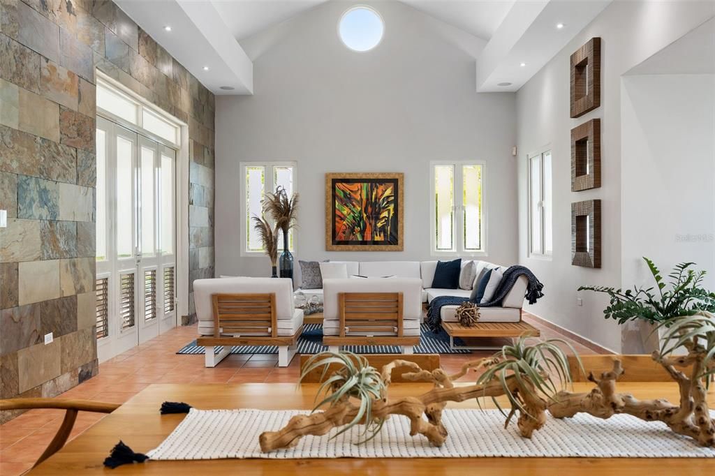 For Rent: $17,500 (4 beds, 4 baths, 3900 Square Feet)