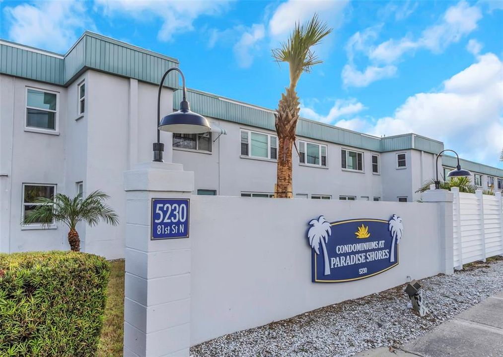 待售: $119,900 (2 贝兹, 2 浴室, 1010 平方英尺)