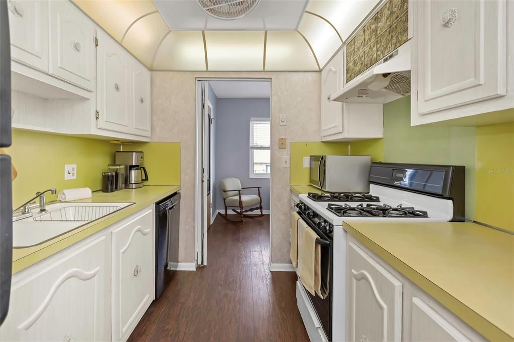 待售: $119,900 (2 贝兹, 2 浴室, 1010 平方英尺)