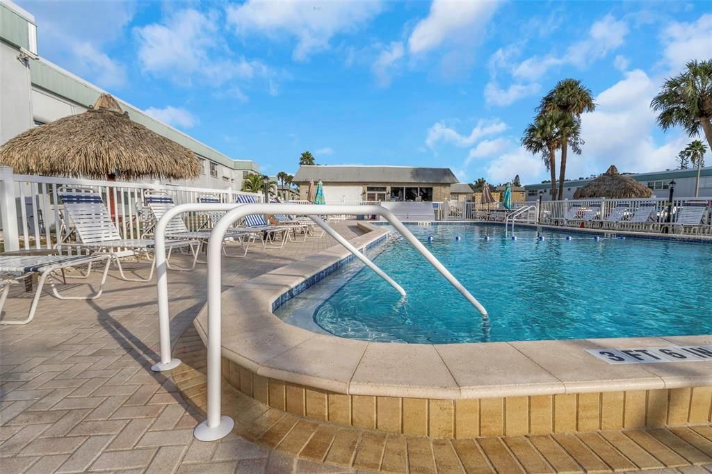 待售: $119,900 (2 贝兹, 2 浴室, 1010 平方英尺)