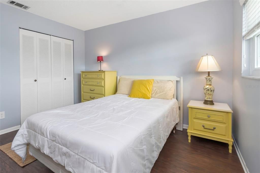 待售: $119,900 (2 贝兹, 2 浴室, 1010 平方英尺)