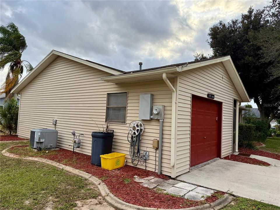 На продажу: $175,000 (2 спален, 2 ванн, 932 Квадратных фут)