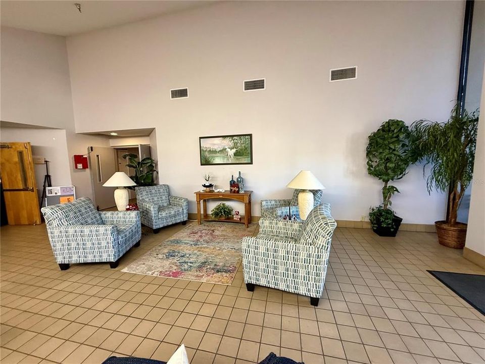For Sale: $169,000 (2 beds, 2 baths, 932 Square Feet)