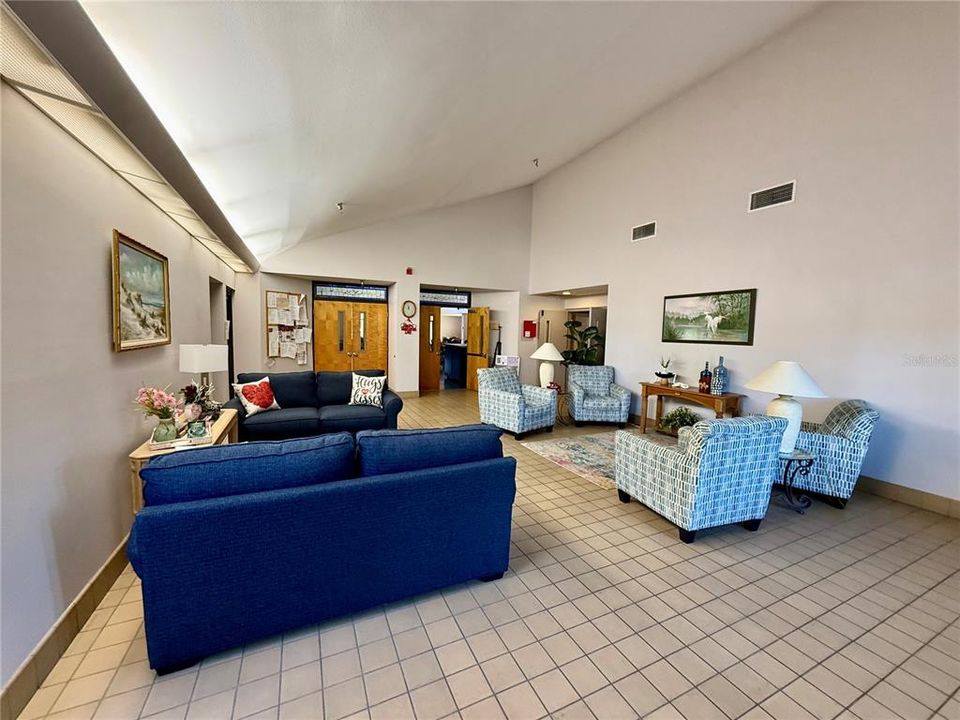 For Sale: $169,000 (2 beds, 2 baths, 932 Square Feet)