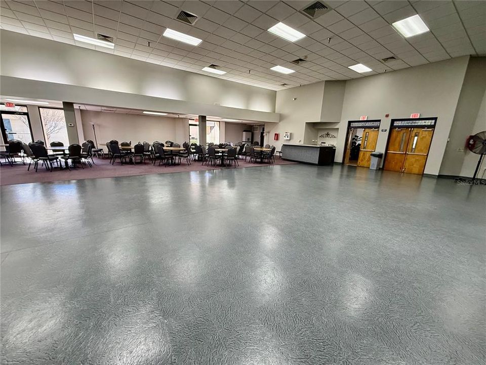 For Sale: $169,000 (2 beds, 2 baths, 932 Square Feet)