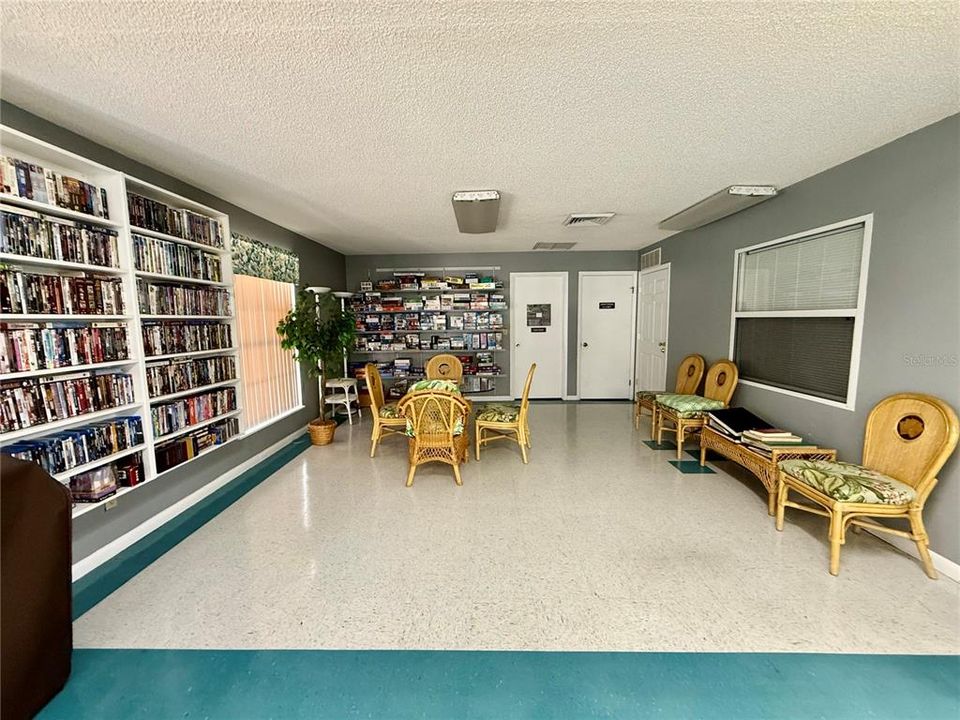For Sale: $169,000 (2 beds, 2 baths, 932 Square Feet)