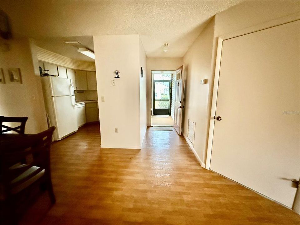 На продажу: $175,000 (2 спален, 2 ванн, 932 Квадратных фут)