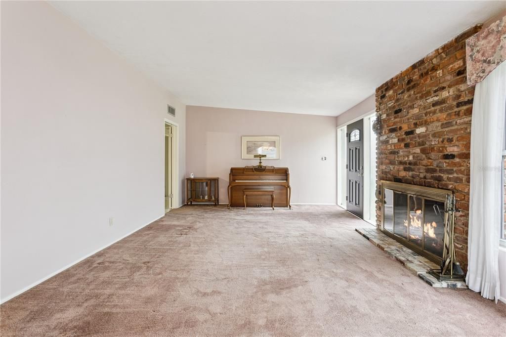 En Venta: $525,000 (4 camas, 2 baños, 1910 Pies cuadrados)