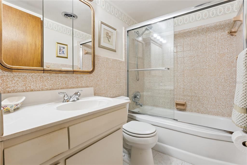 En Venta: $525,000 (4 camas, 2 baños, 1910 Pies cuadrados)