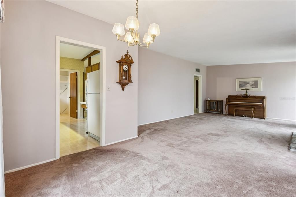 En Venta: $525,000 (4 camas, 2 baños, 1910 Pies cuadrados)