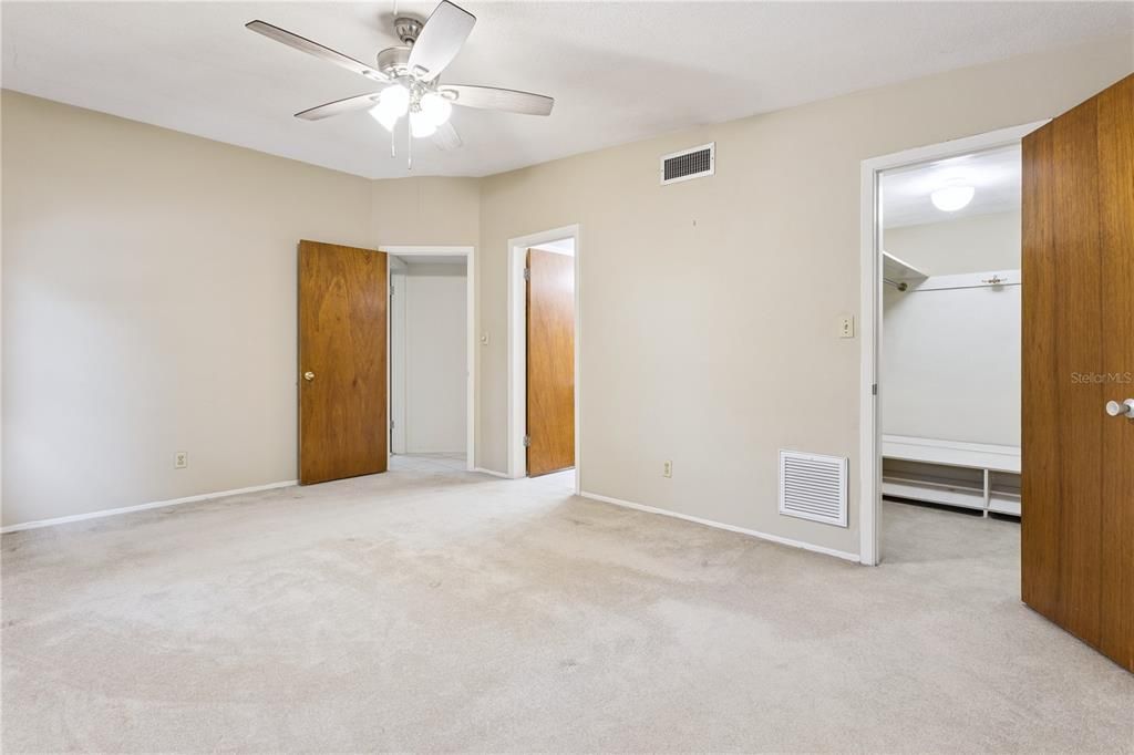 En Venta: $525,000 (4 camas, 2 baños, 1910 Pies cuadrados)