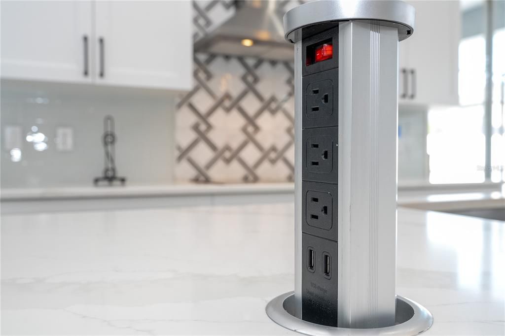 На продажу: $699,000 (4 спален, 2 ванн, 2835 Квадратных фут)