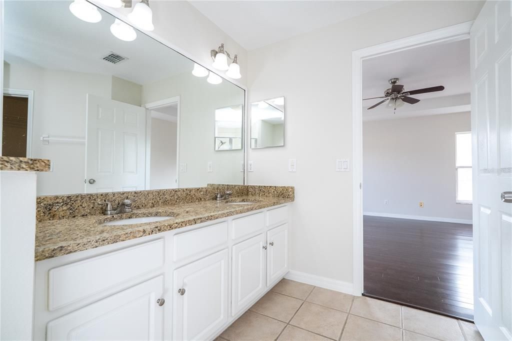 На продажу: $699,000 (4 спален, 2 ванн, 2835 Квадратных фут)