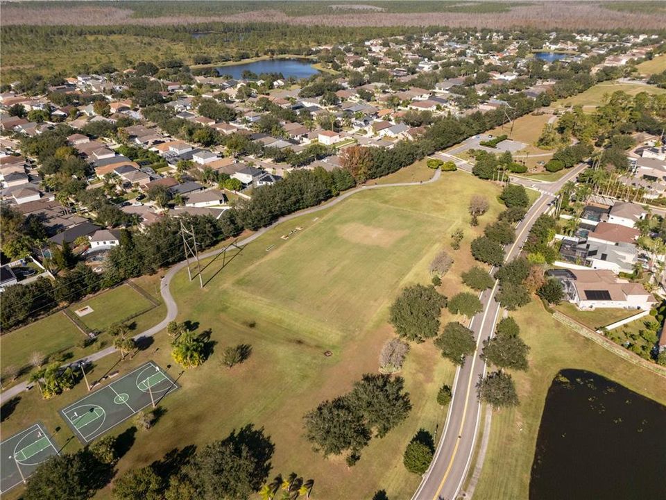 На продажу: $699,000 (4 спален, 2 ванн, 2835 Квадратных фут)