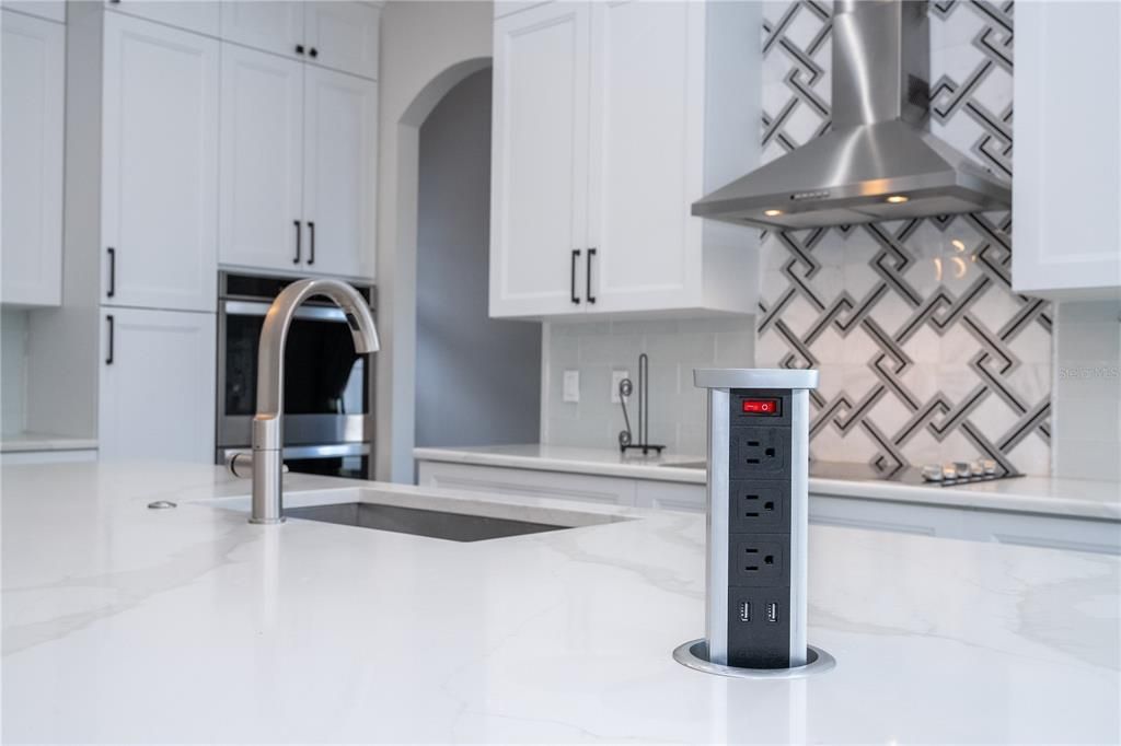 На продажу: $699,000 (4 спален, 2 ванн, 2835 Квадратных фут)