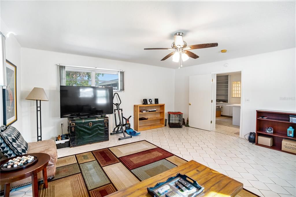 На продажу: $410,000 (3 спален, 2 ванн, 2110 Квадратных фут)