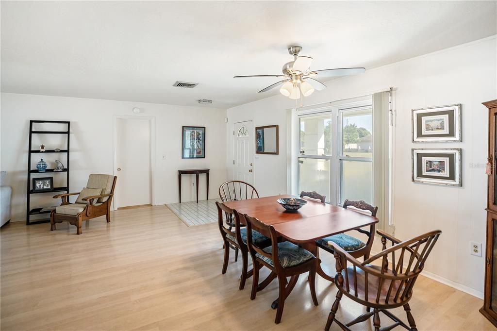 На продажу: $410,000 (3 спален, 2 ванн, 2110 Квадратных фут)